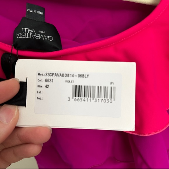 GIAMBATTISTA VALLI
One-shoulder swimsuit hot pink size 6 NWT - Picture 5 of 6